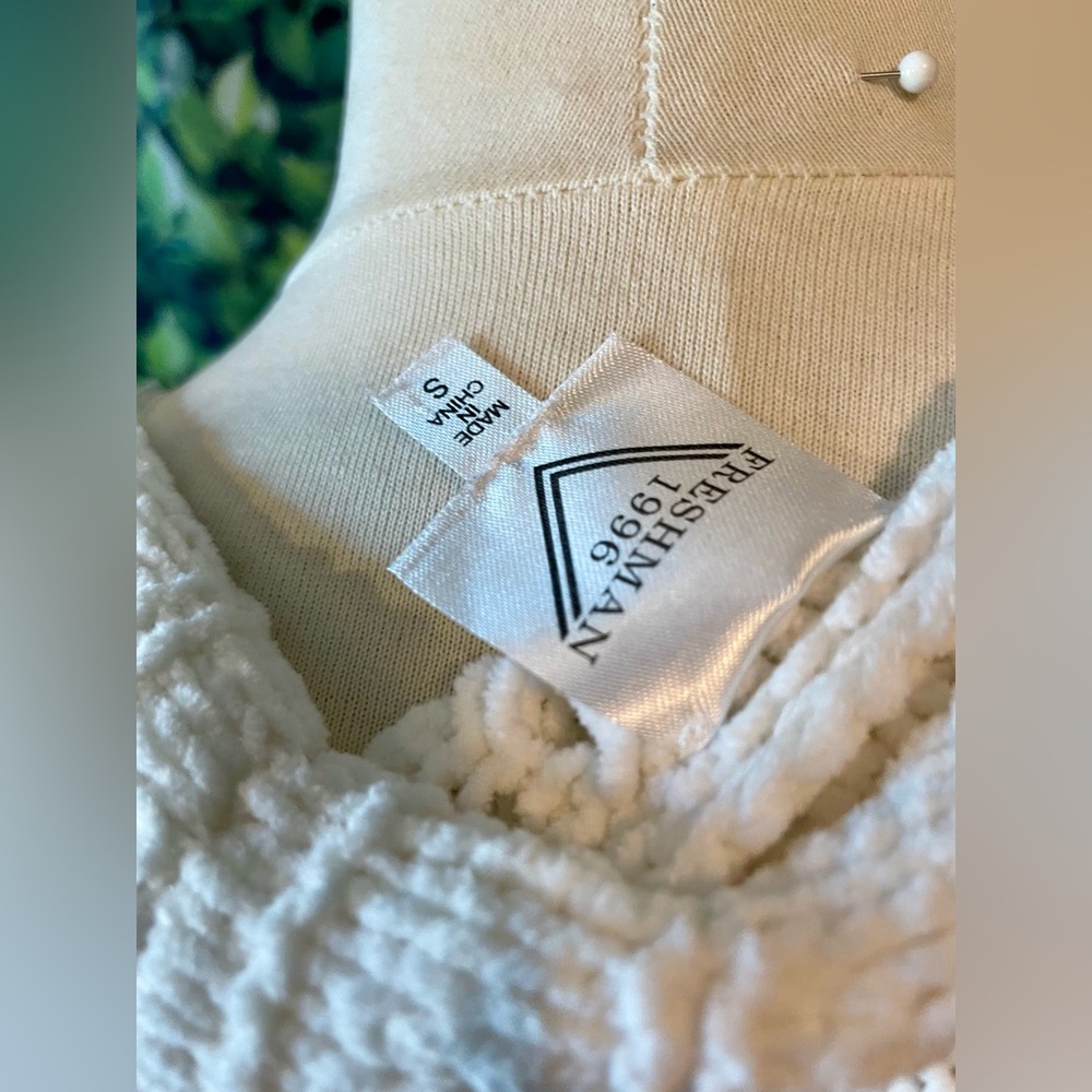 Y2K Freshmen 1996 Cozy White Knit Cardigan - Picture 4 of 4